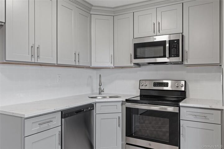 Property Photo:  135 Wakefield Avenue 105  NY 10704 