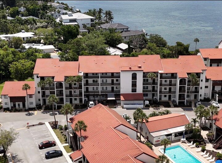 Property Photo:  1624 Stickney Point Road 206  FL 34231 