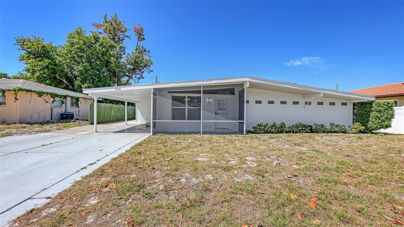 Property Photo: 3008 Bowdoin Place FL 34207