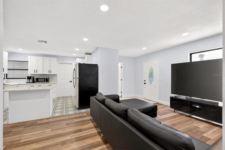 Property Photo: 700 S Wellington Drive FL 32725