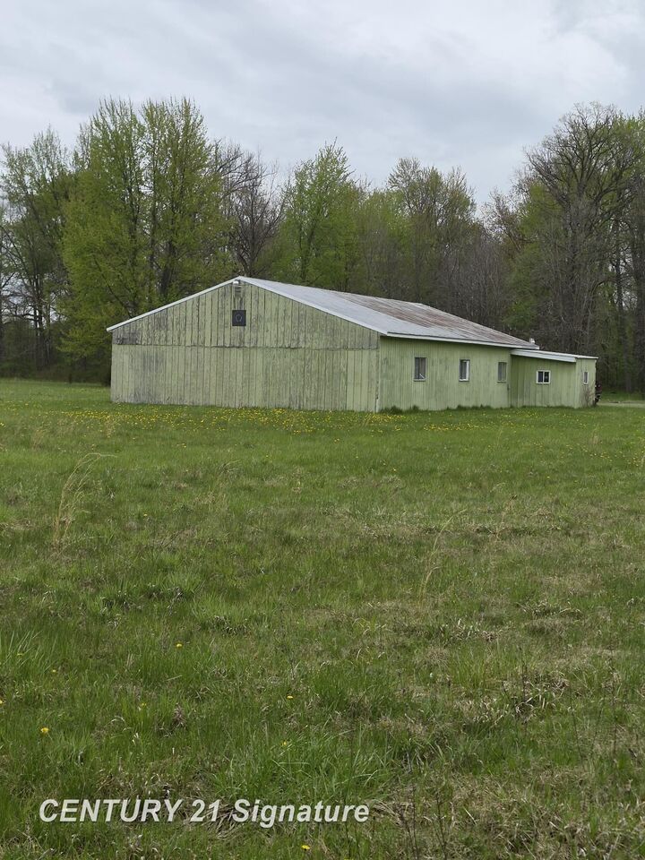 Property Photo:  13615 Diixie Highway  MI 48415 