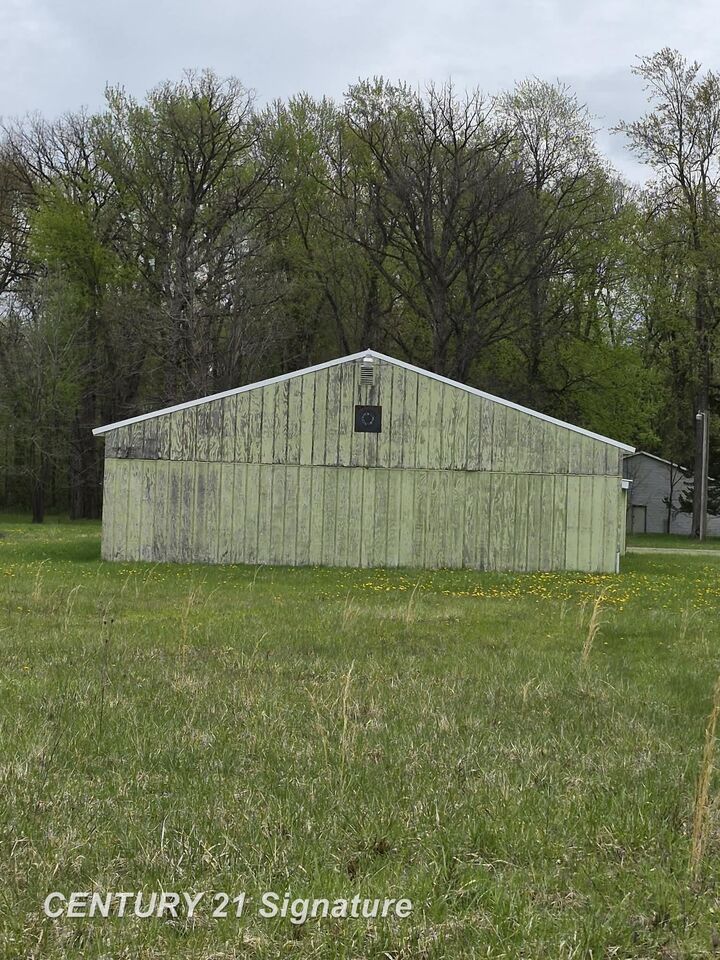 Property Photo:  13615 Dixie Highway  MI 48415 