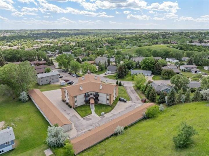 Property Photo:  1602 Terrace Drive Unit 303  ND 58703 