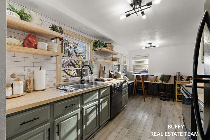 Property Photo:  2050 Marvin Avenue  MI 49442 