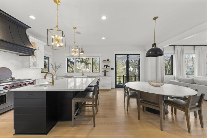 Property Photo:  
