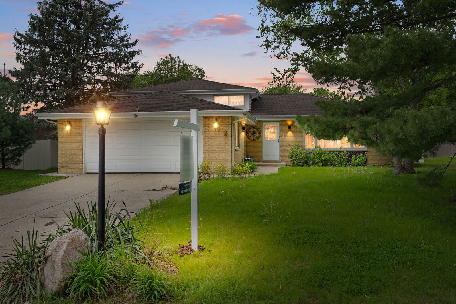 Property Photo:  9S172 Cumnor Road  IL 60516 