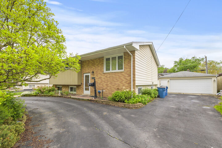 Property Photo:  