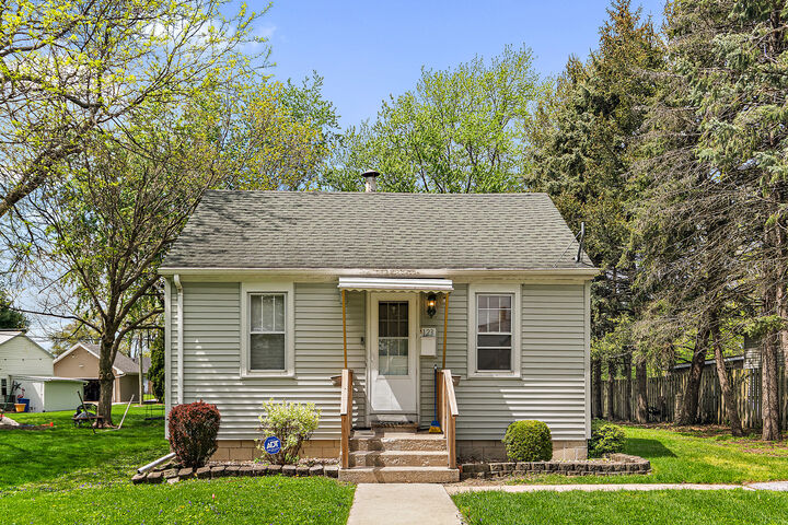 Property Photo:  123 S Elm Street  IL 60950 