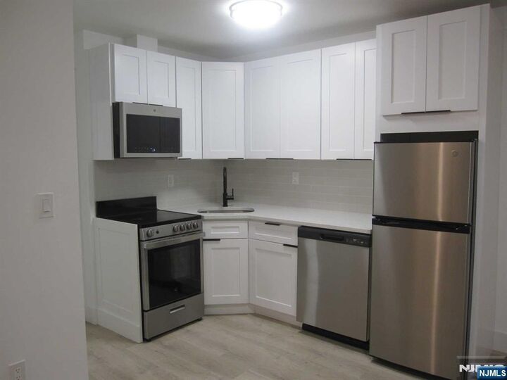 Property Photo:  119 1st Street 7A  NJ 07601 