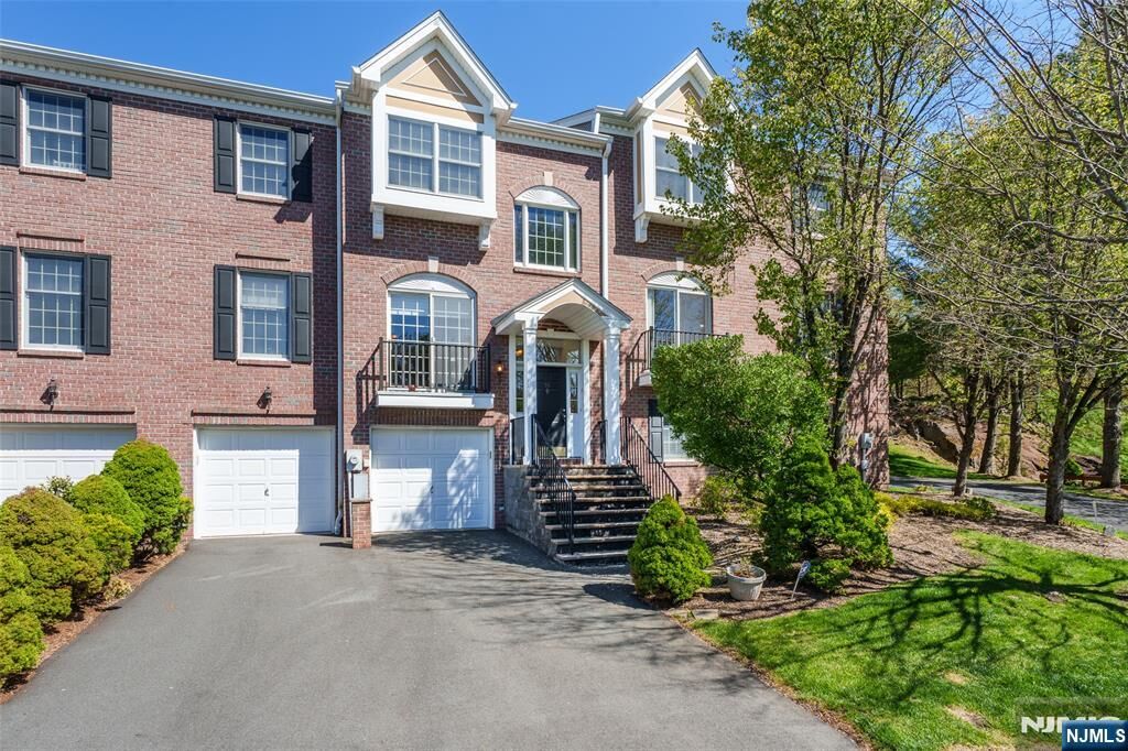 Property Photo:  59 Spring Hill Circle  NJ 07470 