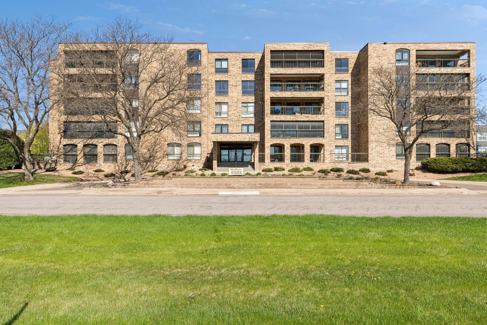 Property Photo:  2221 Youngman Avenue 501  MN 55116 