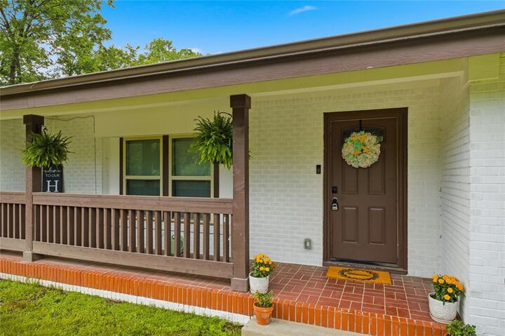 Property Photo:  448 W Waco Avenue  TX 75432 