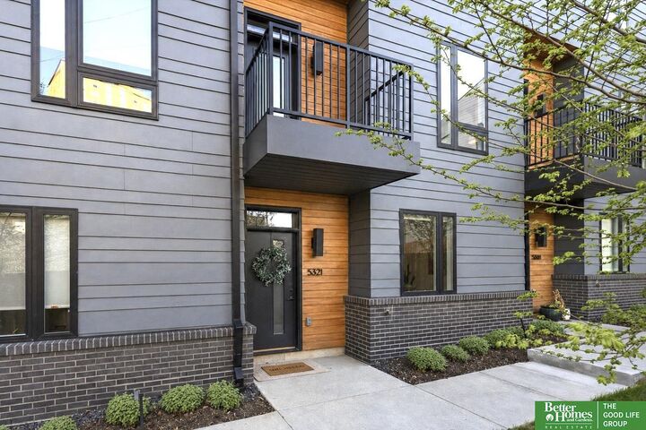 Property Photo: 5321 Elmwood Plaza NE 68106