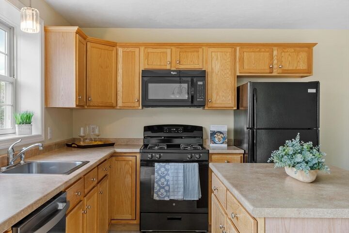 Property Photo:  1975 Middlesex St 33  MA 01851 