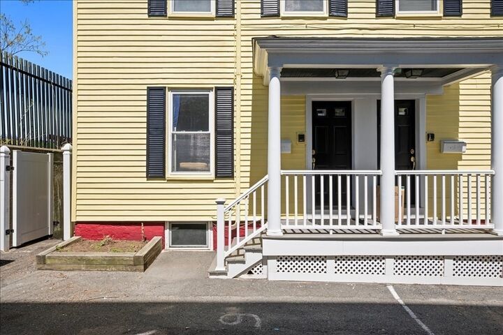 Property Photo:  9 Allen Ct 9  MA 02143 