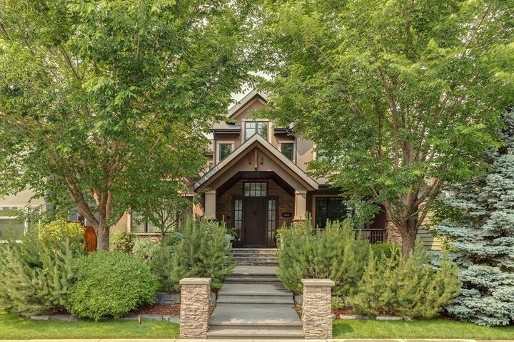 4315 17 Street SW — photo 1