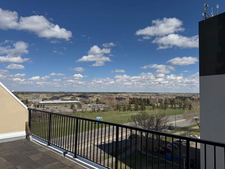 21 Berkeley Place W 921 — photo 1