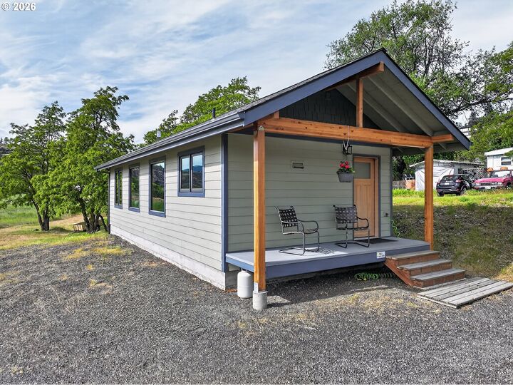 Property Photo:  222 Washington St  WA 98635 
