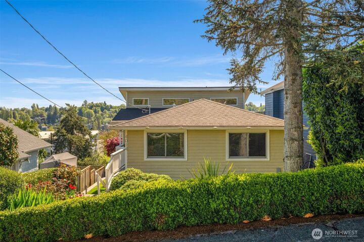 Property Photo: 4014 32nd Avenue SW WA 98126