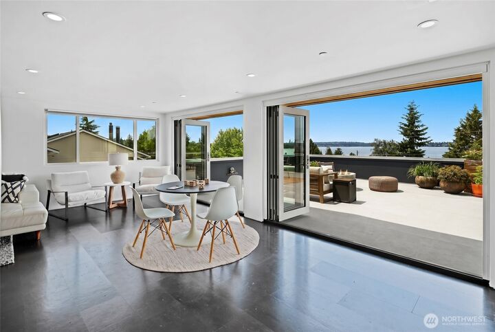 Property Photo:  6304  Lakeview Drive  WA 98033 