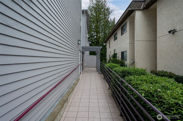 Property Photo:  3435  California Avenue SW 303  WA 98116 