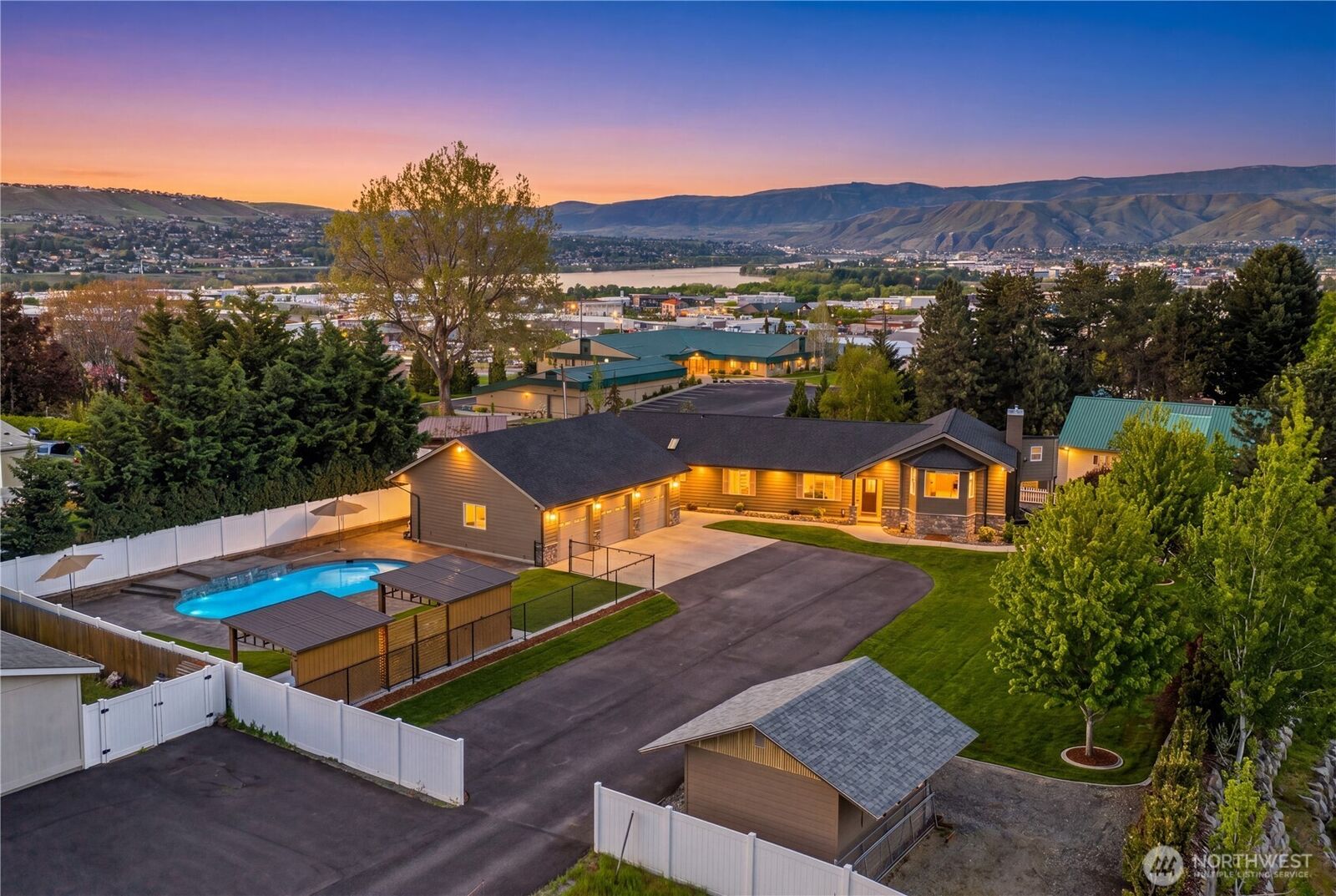 Property Photo:  209 W Peters Street  WA 98801 