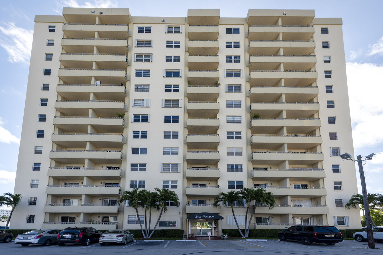 Property Photo:  900 NE 18th Avenue 409  FL 33304 