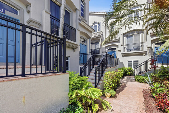 Property Photo: 1813 Coral Heights Lane 1813 FL 33308