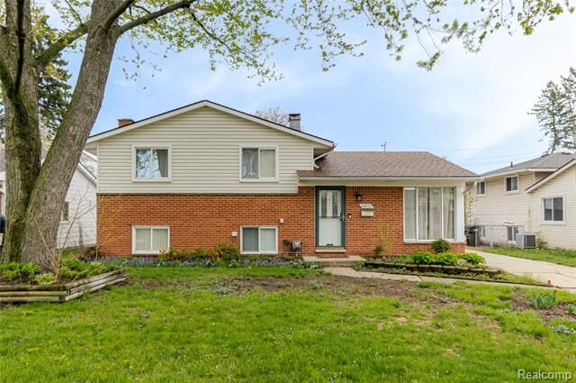 Property Photo:  39832 Parklawn Drive  MI 48313 