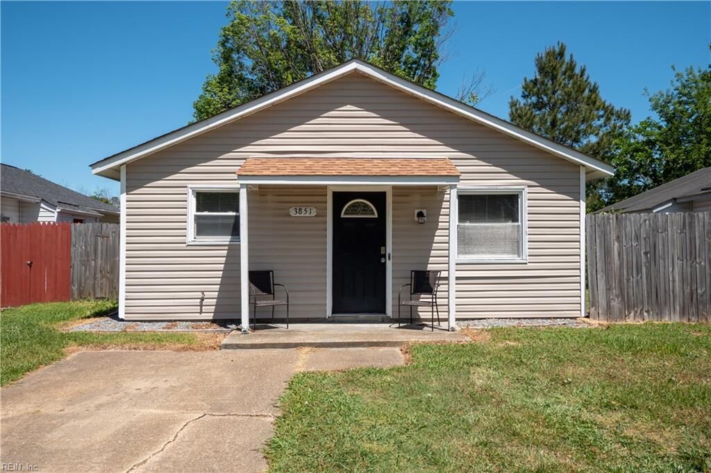 Property Photo:  3851 Sugar Creek Cir  VA 23703 