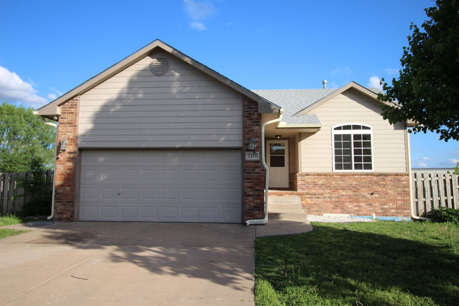 Property Photo:  1217 Willowbrook Ln  KS 67144-9393 