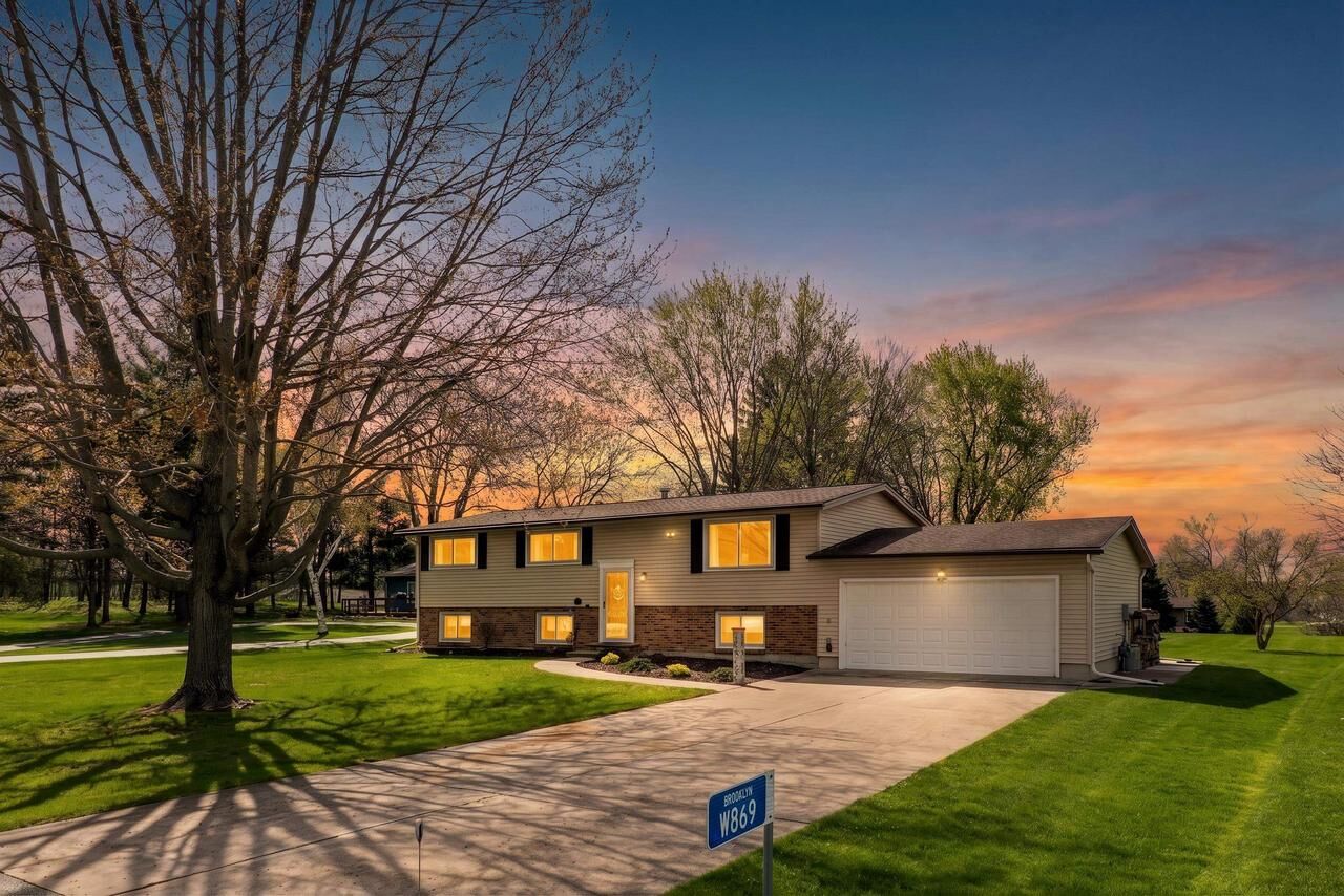 Property Photo: W869 Summit Court WI 54941