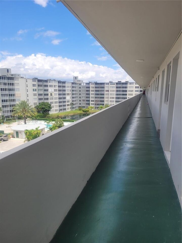 Property Photo:  1780 NE 191st St 611-2  FL 33179 