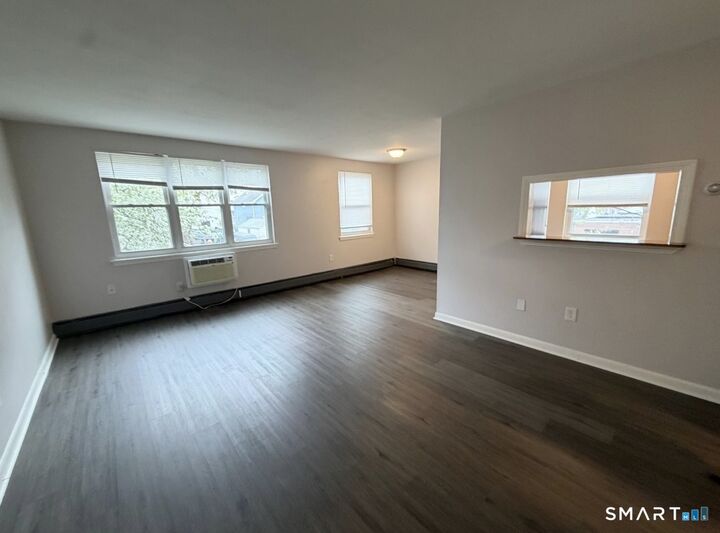 Property Photo:  41 West Beacon Street  CT 06119 