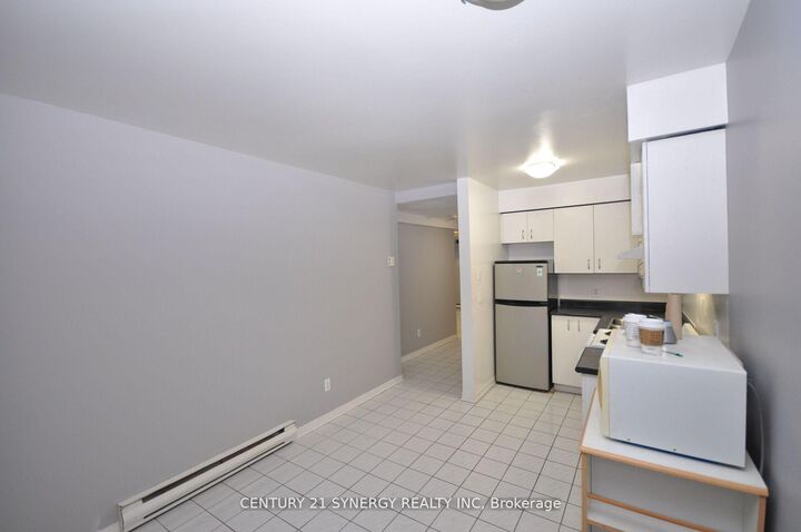 Property Photo: 450 Maclaren Street 2 ON K1R 5K6