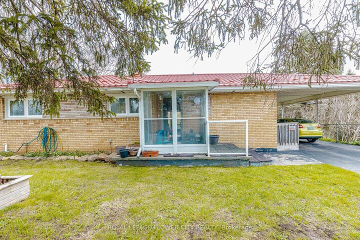 Property Photo: 1433 Fanshawe Park Road E ON N5X 4A3