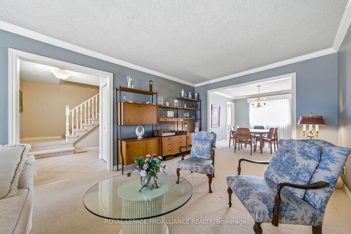 Property Photo: 125 Tracey Park Drive ON K8P 5C7