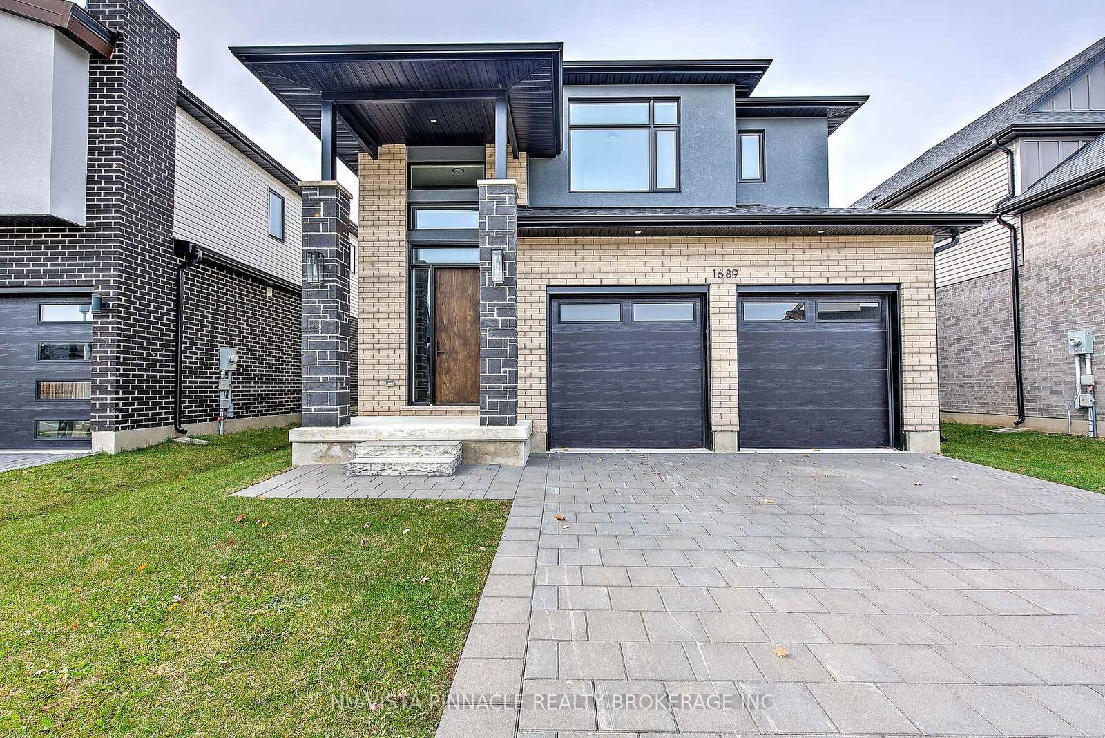 Property Photo: 1689 Brayford Avenue ON N6K 0H1