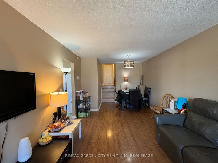 Property Photo: 23 Poplar Crescent ON L3C 6W5
