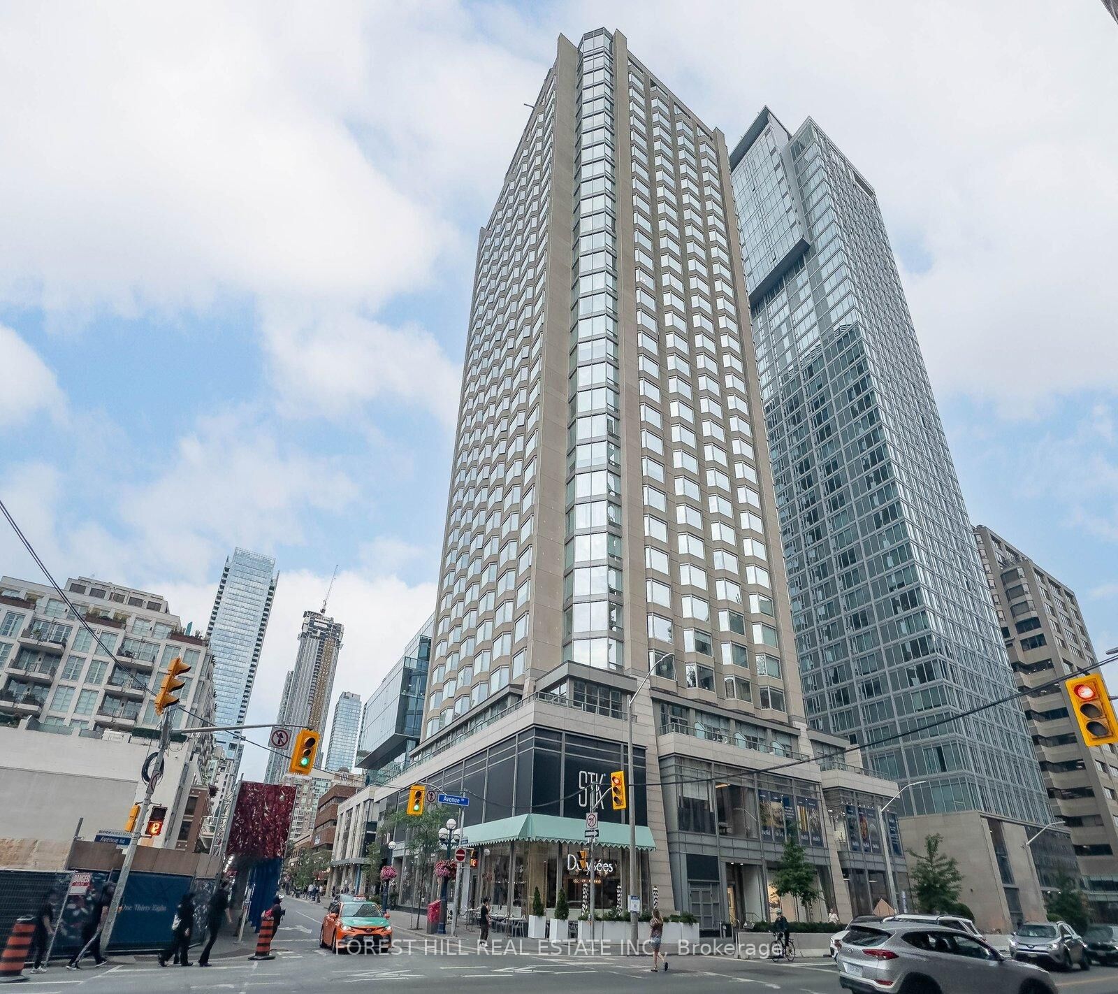 Property Photo: 155 Yorkville Avenue 2917 ON M5R 0B4
