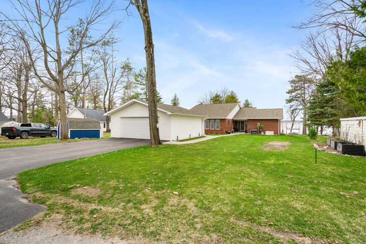 Property Photo:  516 W Shoreview Lane  MI 49749 