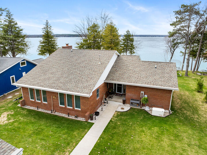 Property Photo:  516 W Shoreview Lane  MI 49749 