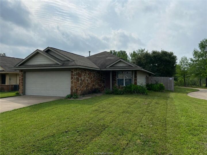 Property Photo: 911 Crested Point Drive TX 77845