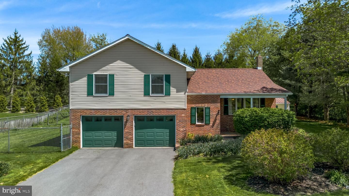 Property Photo: 409 Goldfinch Drive PA 16801