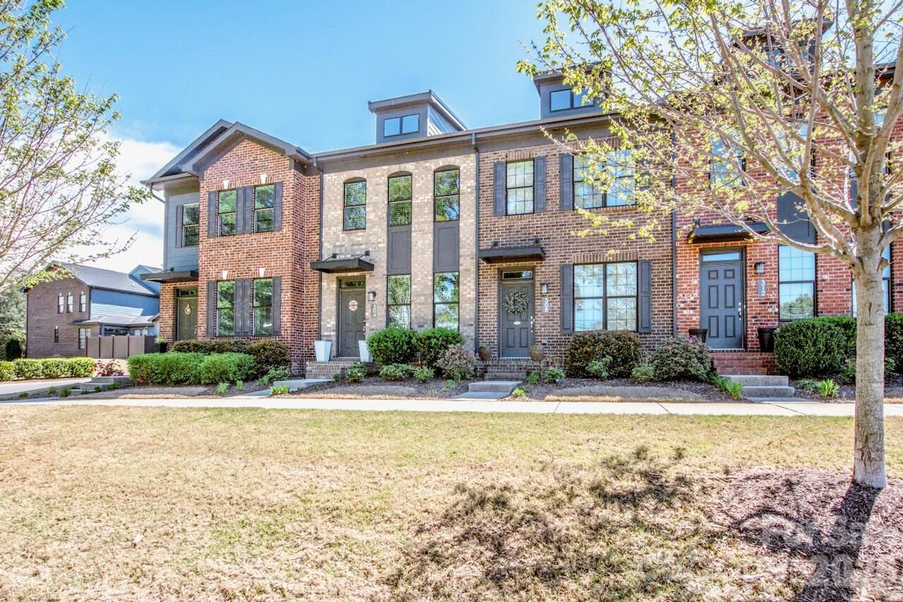 Property Photo:  308 Linestowe Drive  NC 28012 