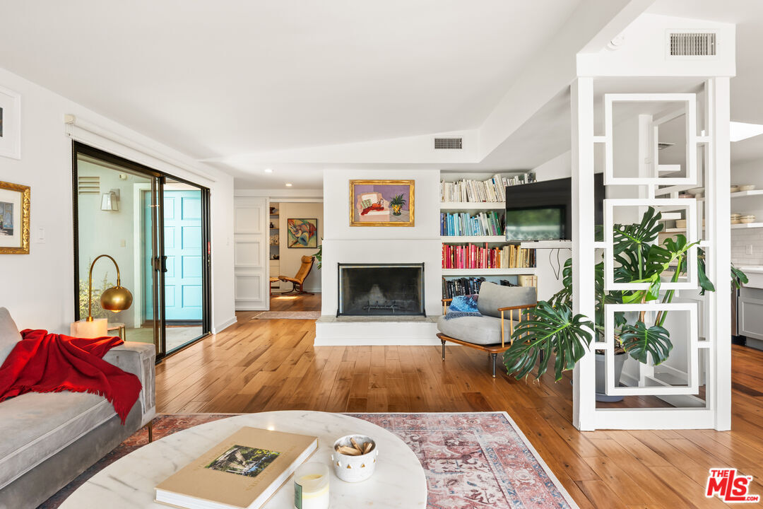 Property Photo: 3744 Buena Park Dr CA 91604