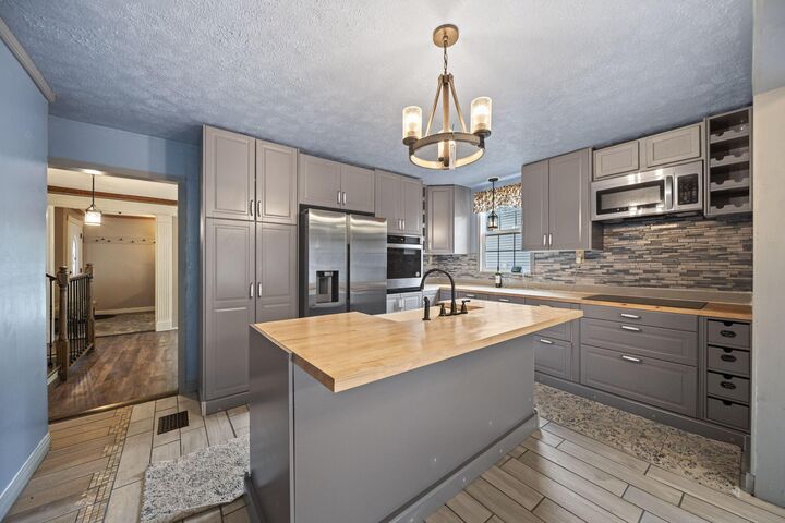 Property Photo:  300 Dunbarton Road  OH 43230 