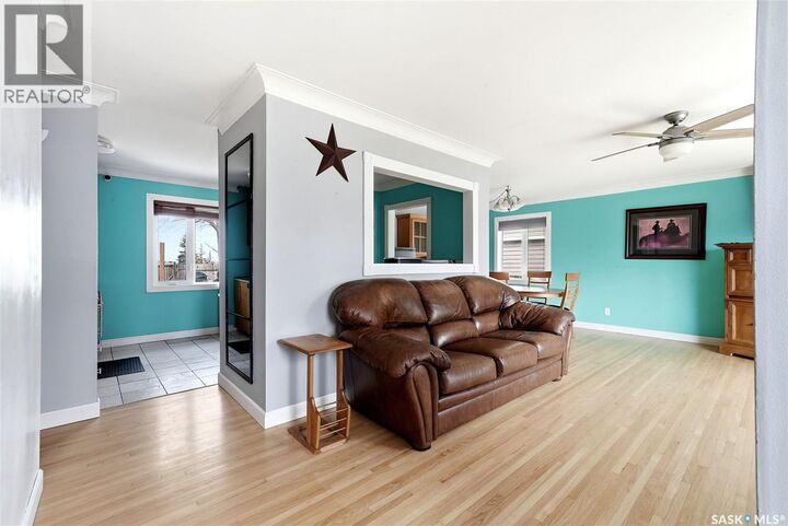 Property Photo:  2510 Edward Street  SK S4S 0M8 