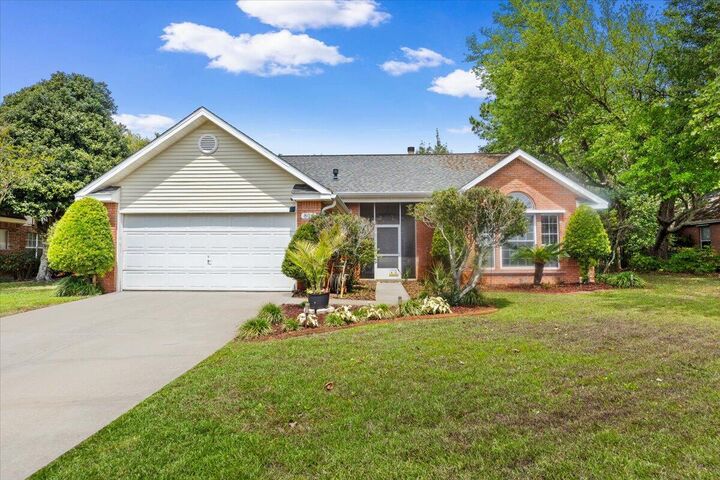 Property Photo: 806 Linda Drive FL 32569