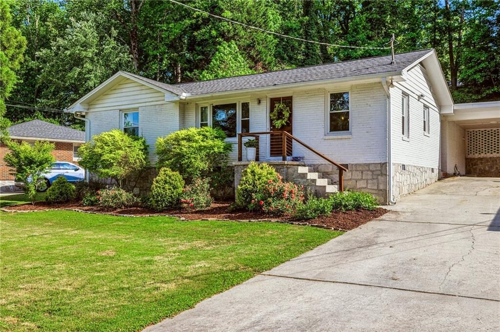 Property Photo:  886 Scott Circle  GA 30033 